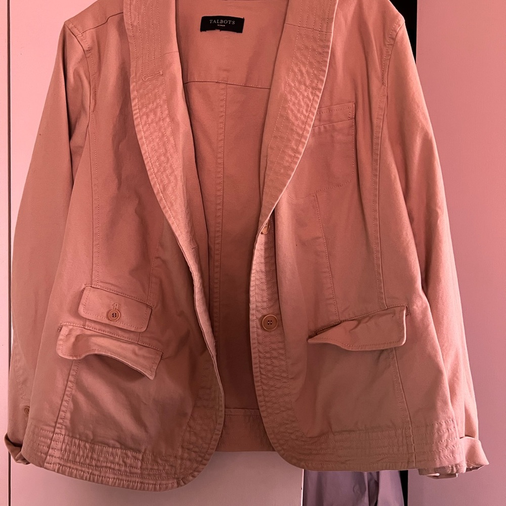 Talbots tan jacket. Tag size missing but fits like an xl-xxl. Barely worn.